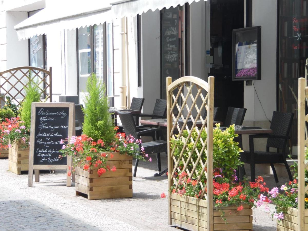 Hotel Restaurant Herard Bourbonne-les-Bains Exteriör bild